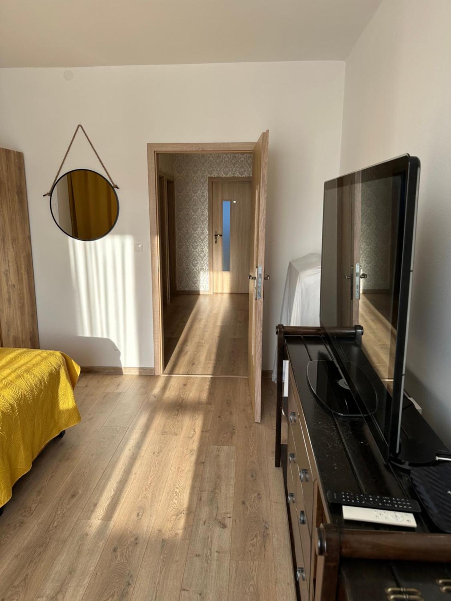 Sunny House Two Apartment บราติสลาวา ภายนอก รูปภาพ
